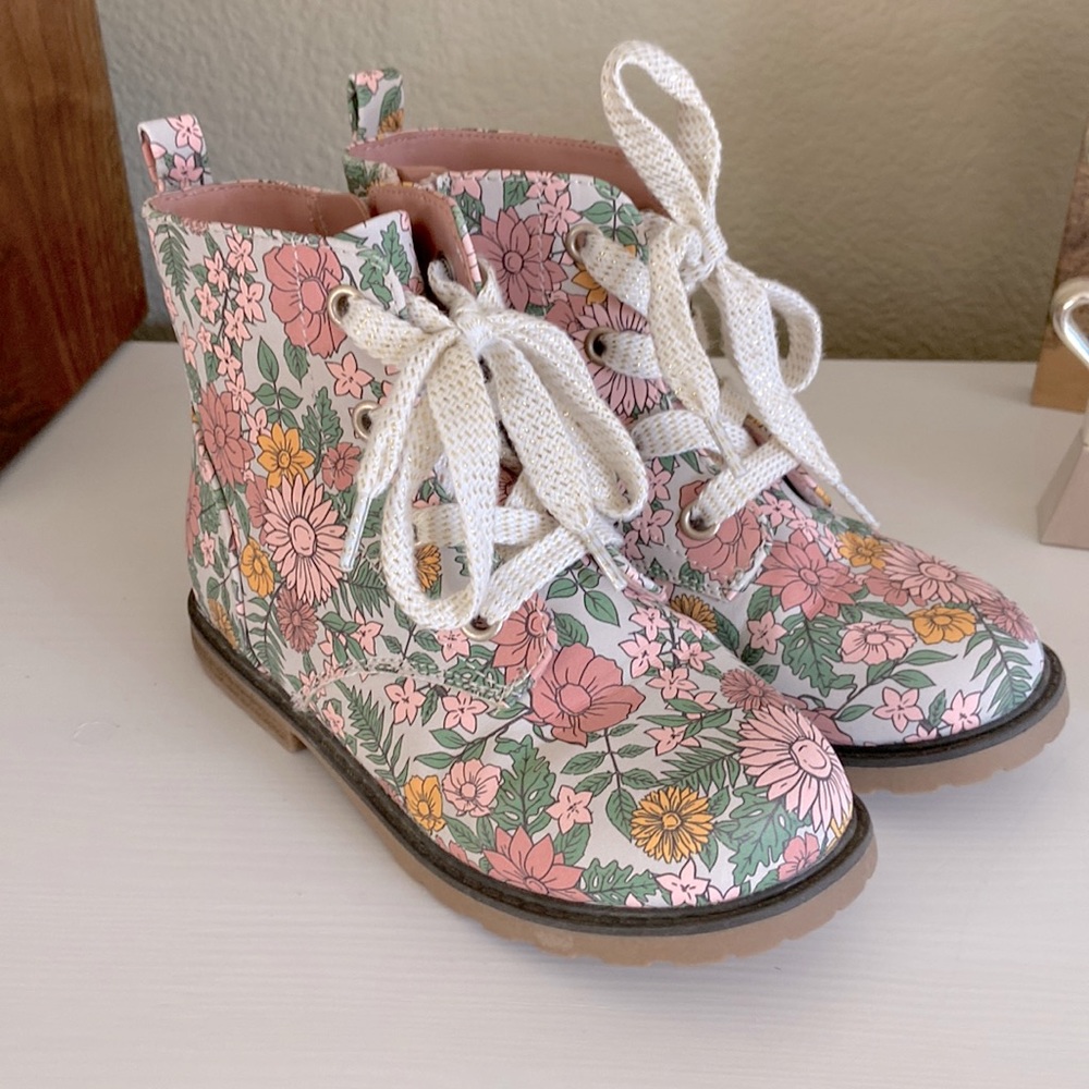 Cat and Jack boots